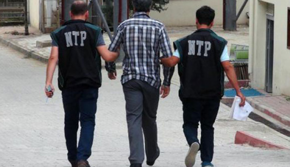 13 polis gözaltına alındı