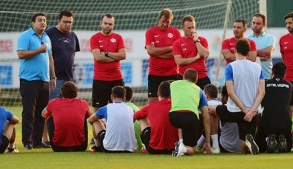 Antalyaspor Başkanı Öztürk'ün gergin anları