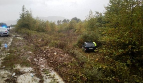 Bartın'da otomobil şarampole yuvarlandı