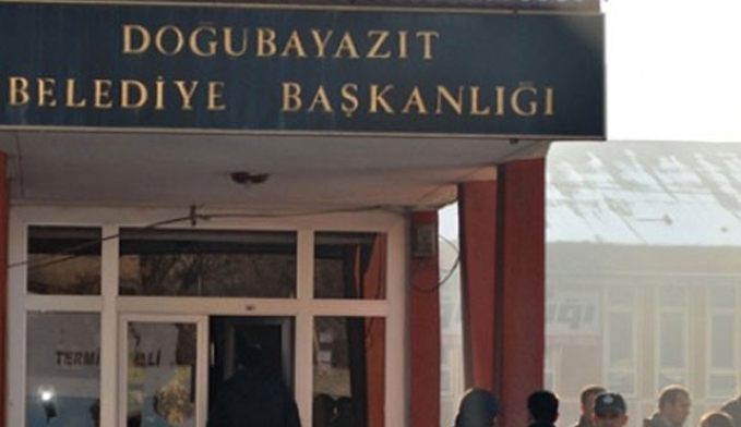 Belediyeye atanan kayyum istifa etti