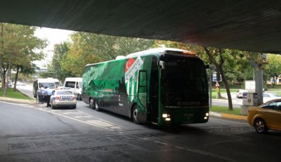 Bursaspor takım otobüsü yolda kaldı