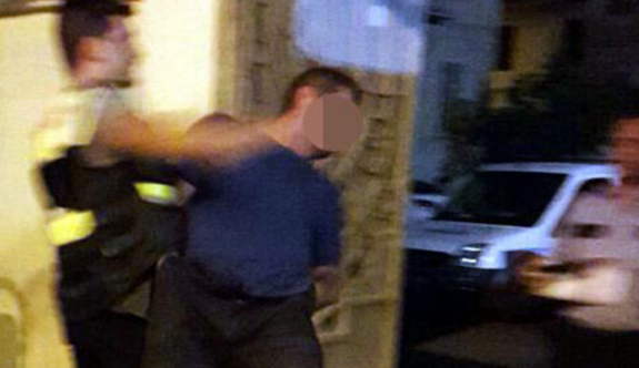 Çocuğa tecavüze kalkıştı, linçten polis kurtardı