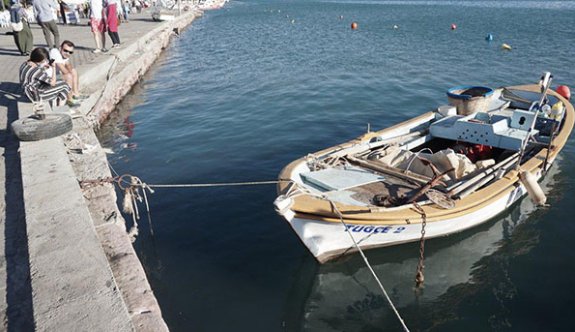 Cunda'da denize kanalizasyon sızıntısı tepkisi