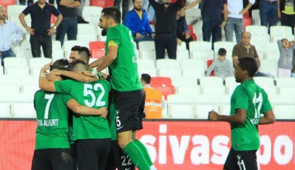 Denizlispor, Sivas'ta güldü