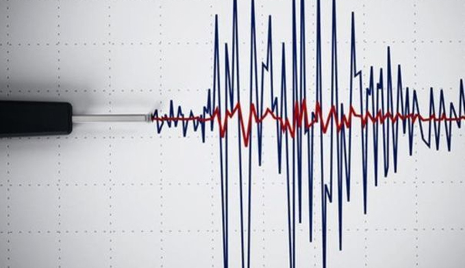 İzmir'de korkutan deprem