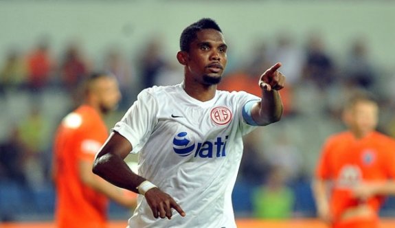 Kadro dışı kalan Eto’o’dan takımına destek