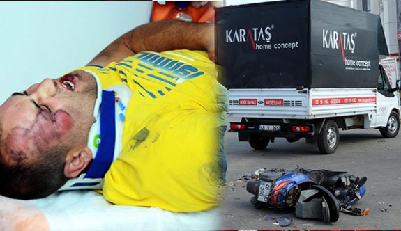 Kamyonetin altında kalan motosikletli ağır yaralandı
