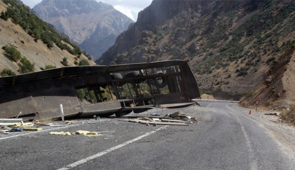 Karayolundaki TIR, kazalara davetiye çıkarıyor
