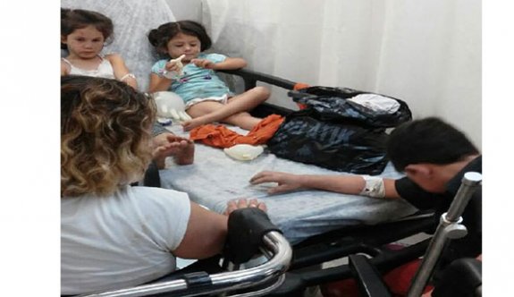 Kaza yaptı, yaralı eşi ve 4 çocuğunu bırakıp kaçtı