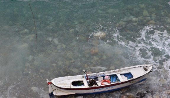 Kıyıya vuran kayıkta ölü bulundu