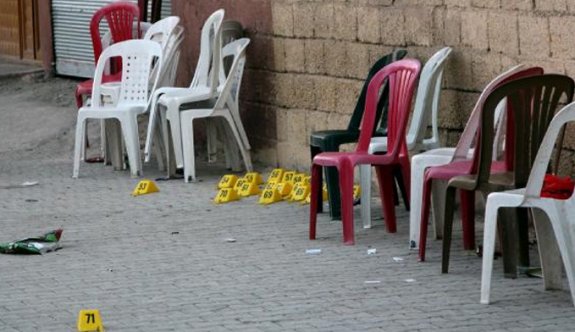 Nişan töreninde iki kardeşine kurşun yağdırdı