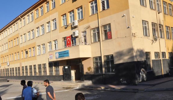 Okula molotof kokteylli saldırı