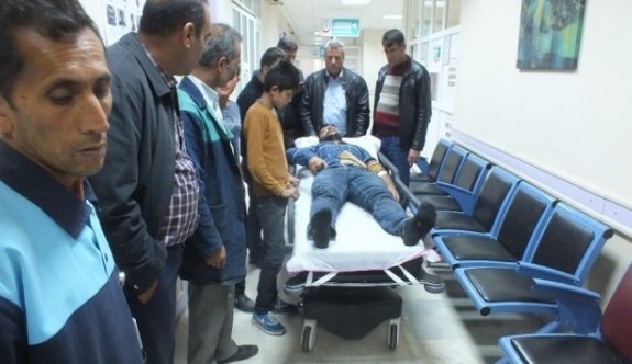 Polis aracı ile traktör çarpıştı: 3 yaralı