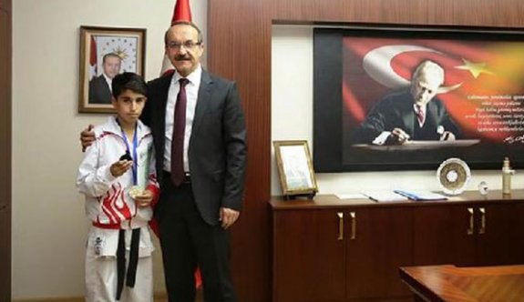 Şampiyonu karateci kazada öldü