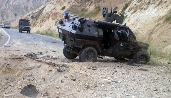 Şemdinli’de polis aracının geçişi sırasında patlama