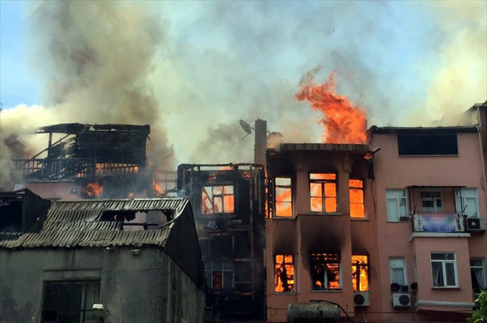 istanbul fatih te yangin cikti haberi son dakika haberleri