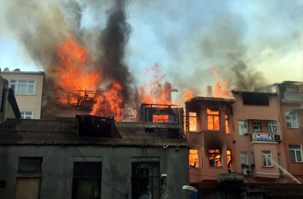 istanbul fatih te yangin cikti haberi son dakika haberleri