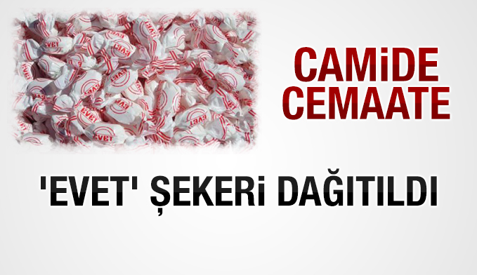 Nevşehir'de camide cemaate 'evet' şekeri dağıtıldı