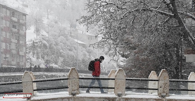 Soğuk hava ve kar etkisini sürdürüyor