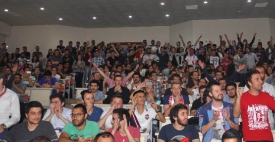 Balıkesirspor şampiyonluğu kutluyor