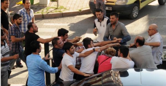 Trafiği kilitleyen kavga!i